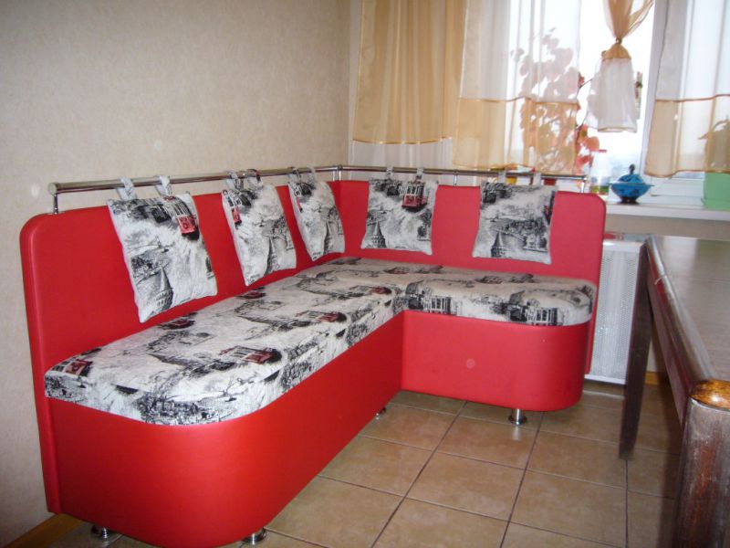 красный кухонный уголок в Костроме