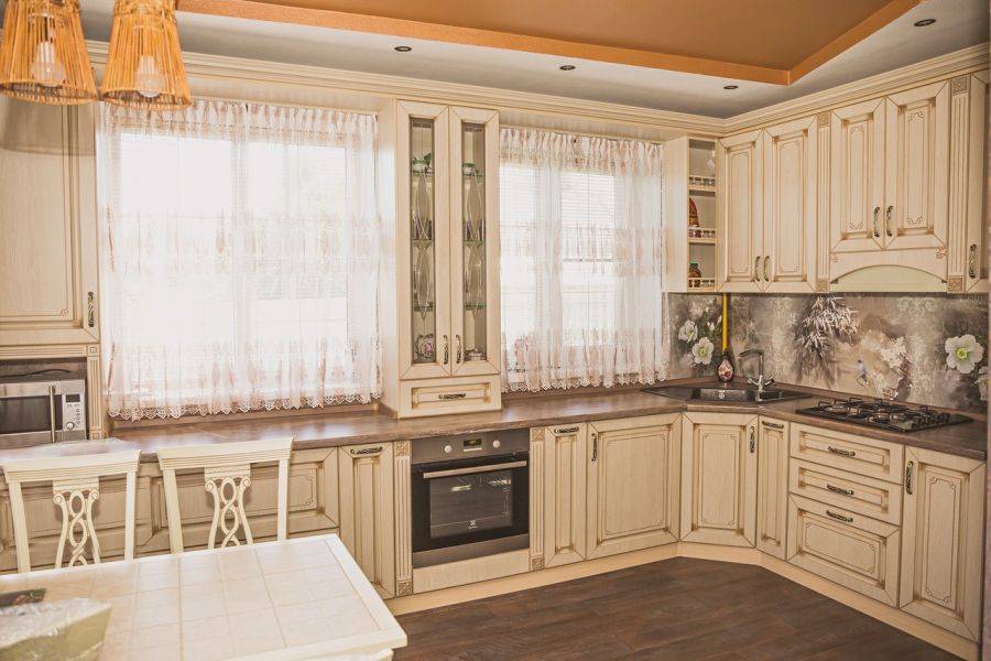 большая угловая кухня экошпон в Костроме