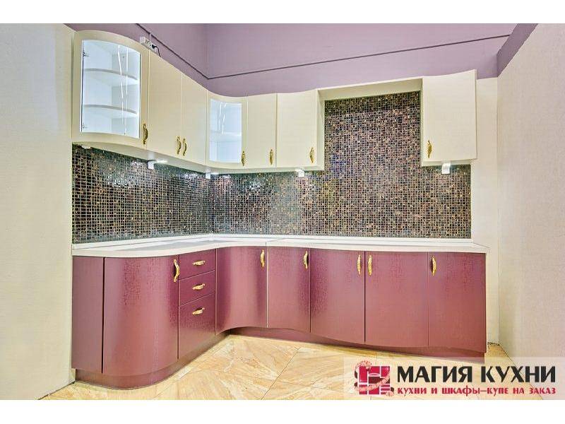 кухня с плавными линиями в Костроме