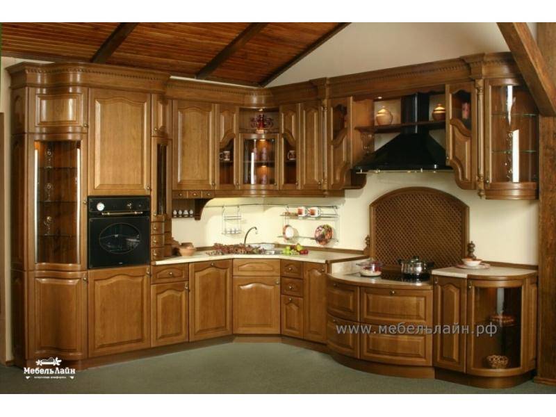 классическая кухня из массива дерева в Костроме
