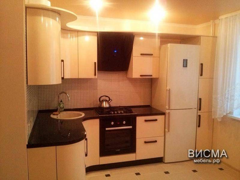 кухня угловая с гнутыми фасадами в Костроме