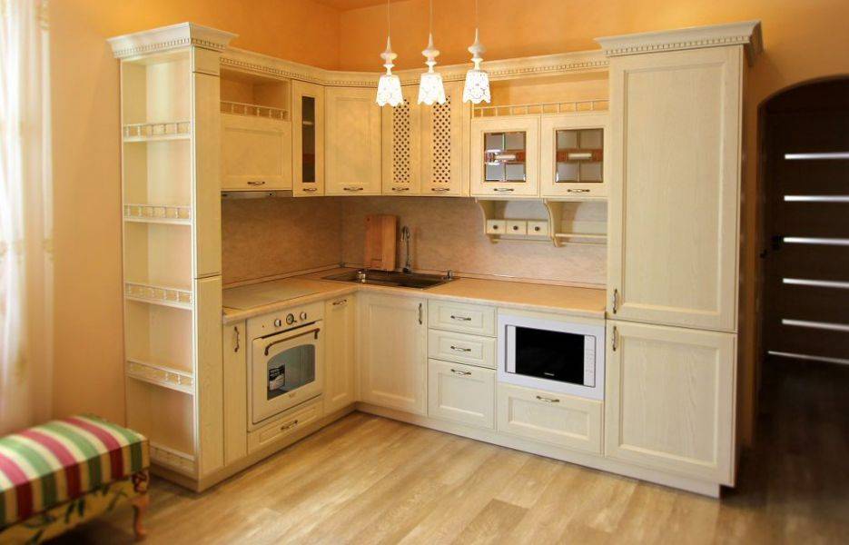 угловая кухня из массива дерева в Костроме