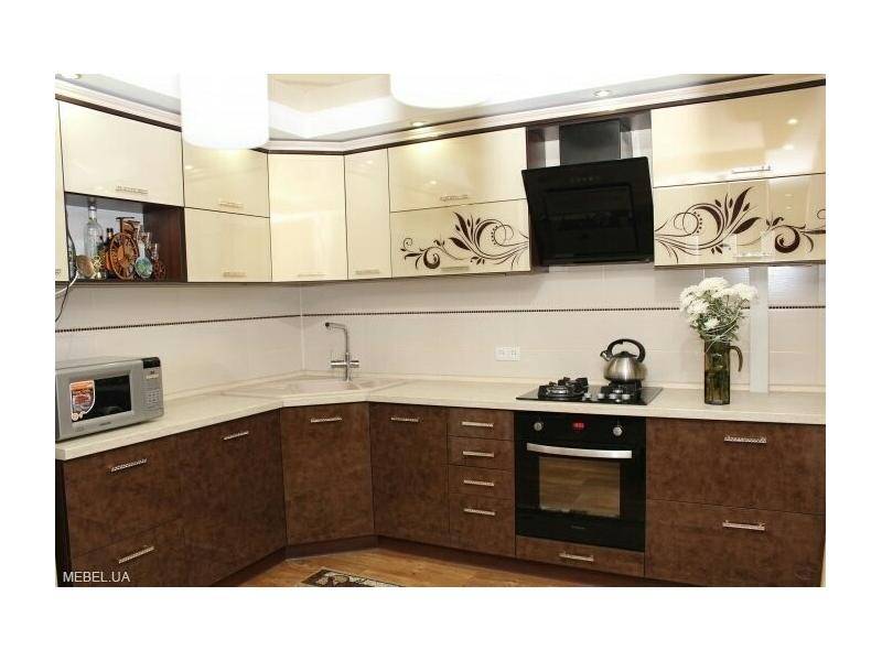 угловая большая кухня в Костроме