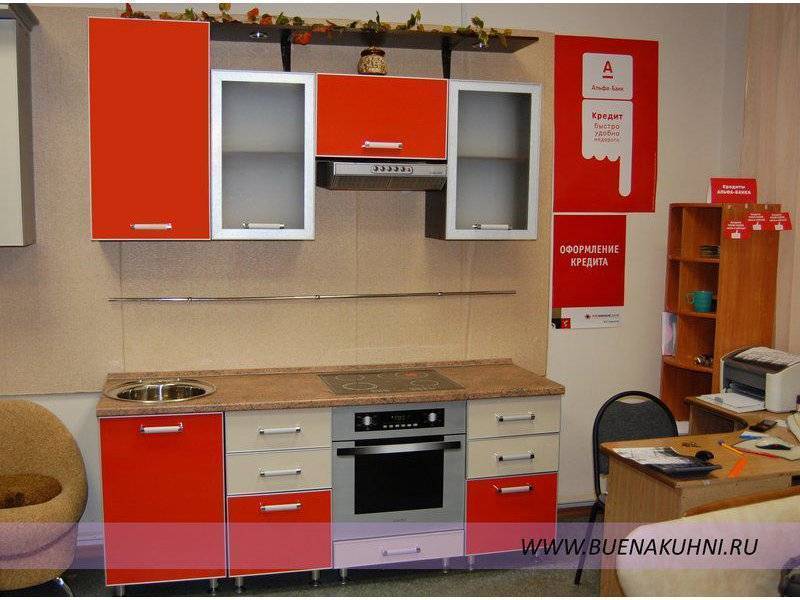 прямая кухня в алюминиевой рамке в Костроме