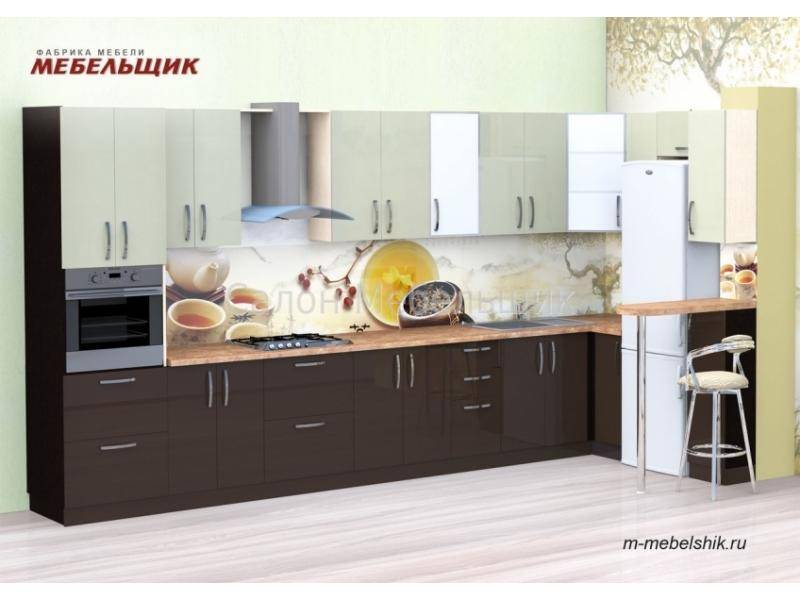 простая кухня с пластиковыми фасадами в Костроме