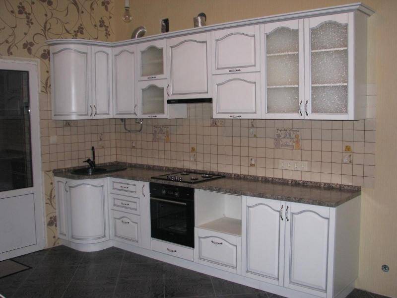 угловая классическая кухня в Костроме
