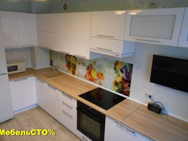 кухонный гарнитур с фартуком из стекла с фотопечатью в Костроме
