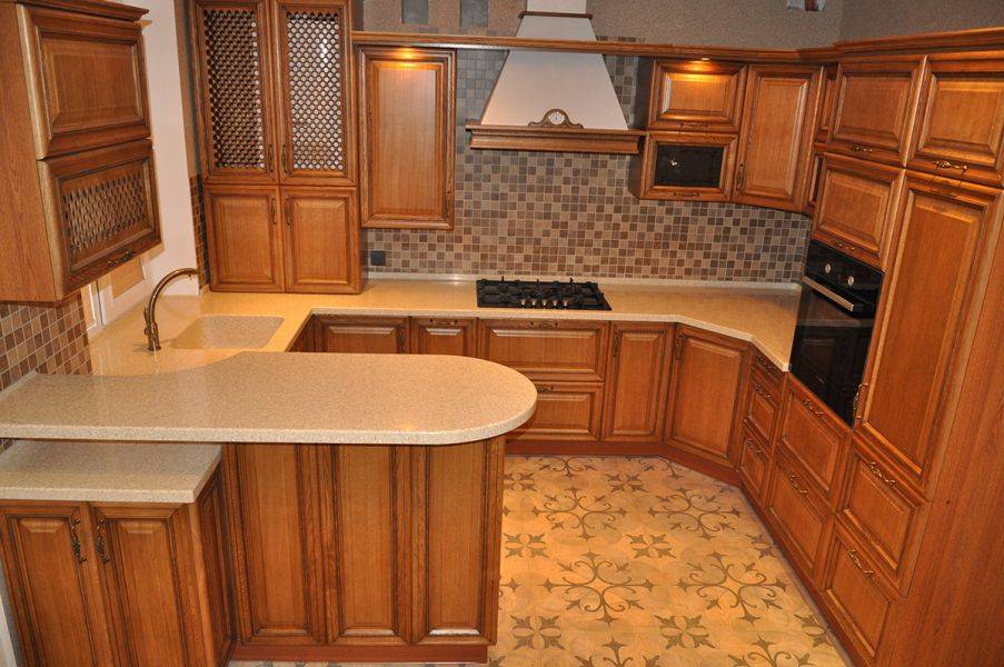 кухня с фасадом из массива дуба в Костроме