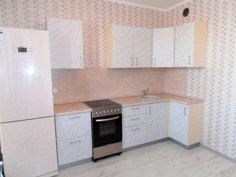 простая угловая кухня в Костроме