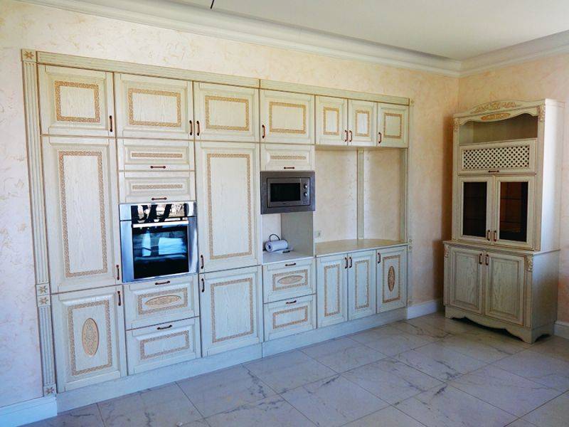 большая встроенная кухня в Костроме