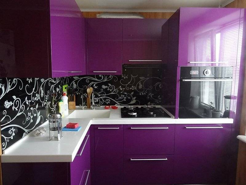 фиолетовая угловая кухня фасады эмаль в Костроме