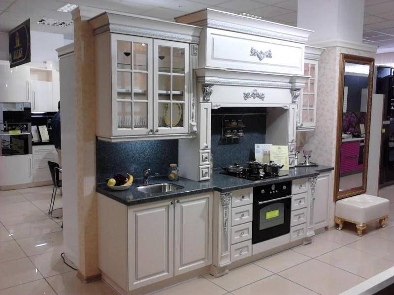 классическая прямая кухня в Костроме