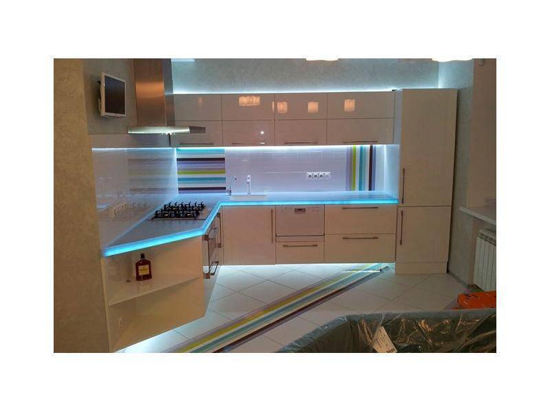 современная угловая кухня в Костроме