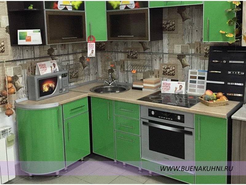 угловая кухня в алюминиевой рамке в Костроме