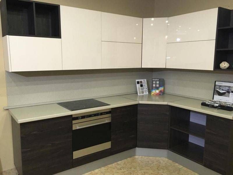 угловая кухня стильная в Костроме