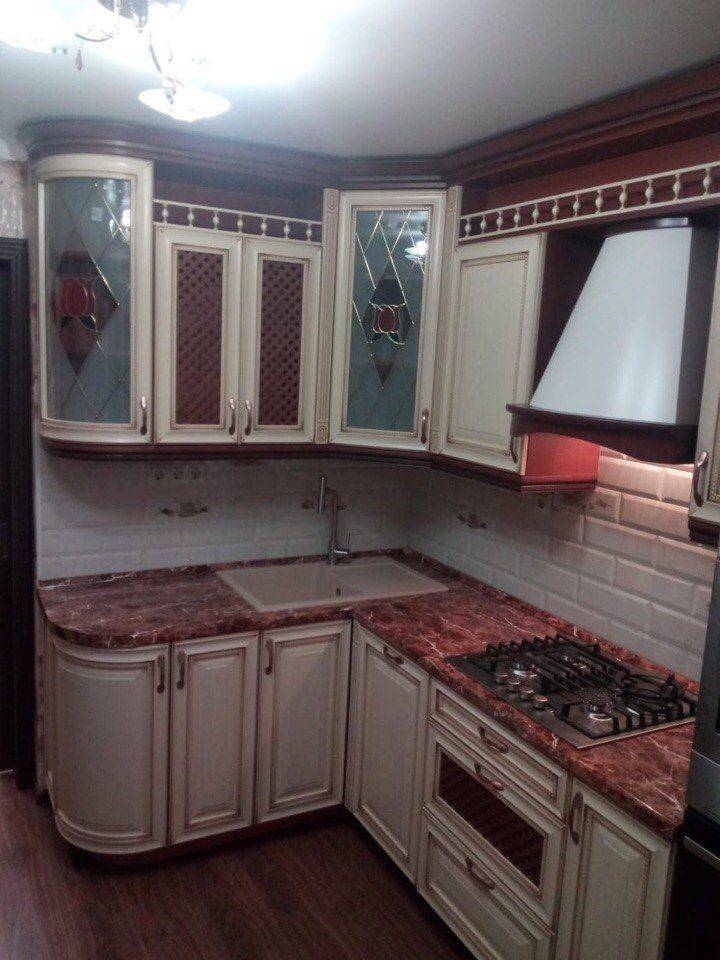 угловая маленькая кухня в Костроме
