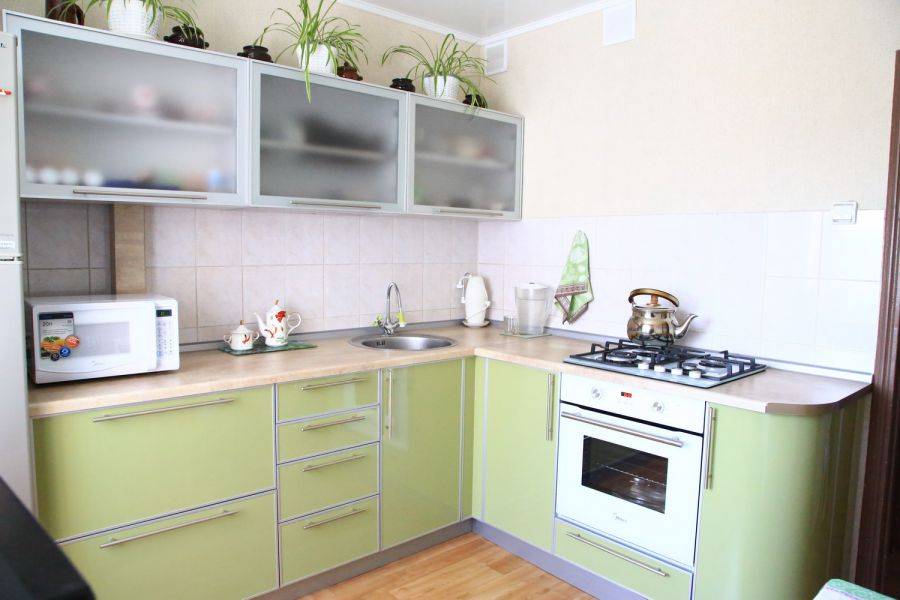 небольшая угловая кухня в Костроме