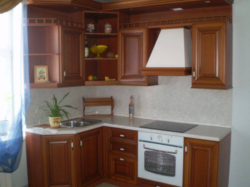 маленькая угловая кухня в Костроме