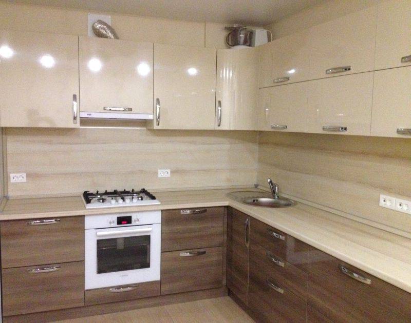 бежевая угловая кухня в Костроме