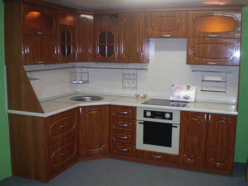 угловая небольшая кухня в Костроме