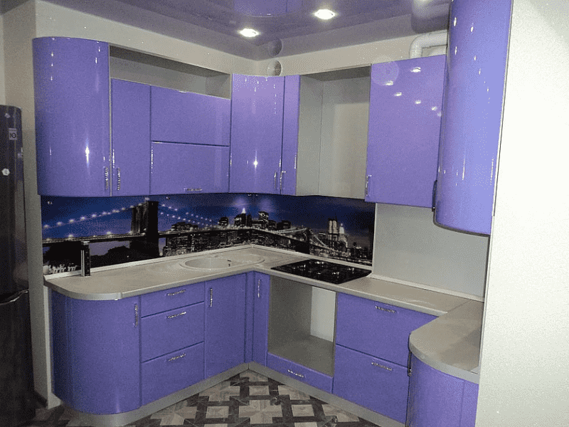 сиреневая радиусная кухня в Костроме