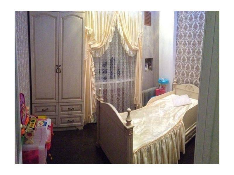 комплект мебели в детскую комнату из массива дуба в Костроме