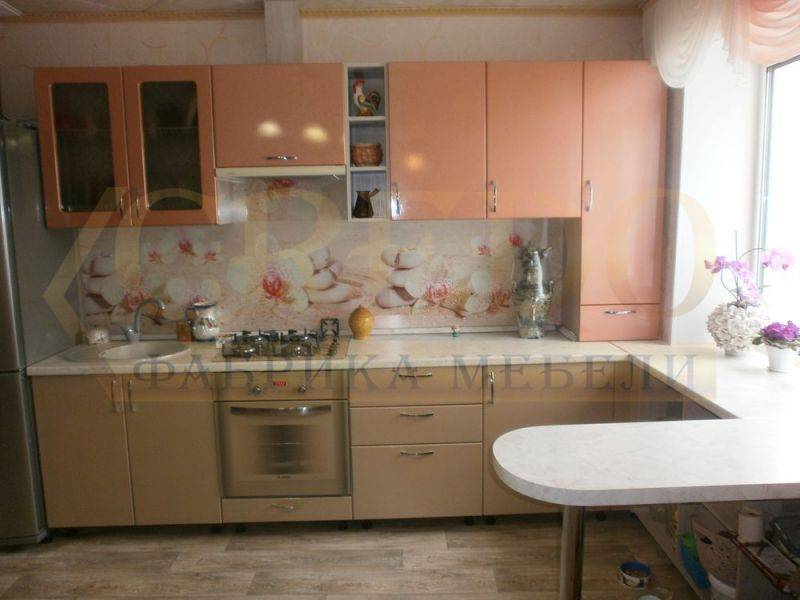 бежевая прямая кухня в Костроме