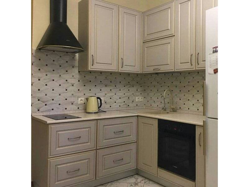 небольшая угловая кухня гарвард в Костроме