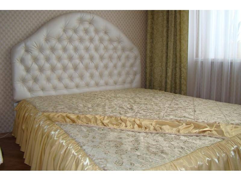 кровать с высоким изголовьем в Костроме