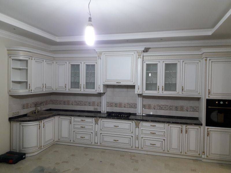 угловая кухня из дерева в Костроме