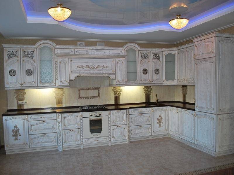 кухонный гарнитур ясень цвет белый-патина золото в Костроме