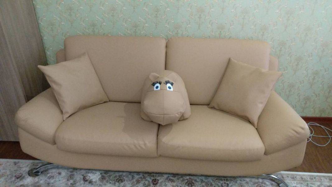 светлый прямой диван в Костроме