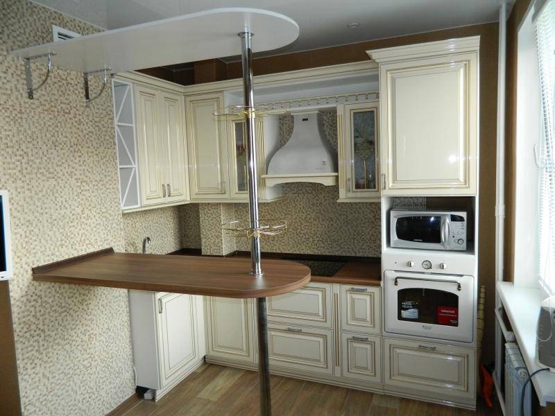 светлая угловая кухня в Костроме