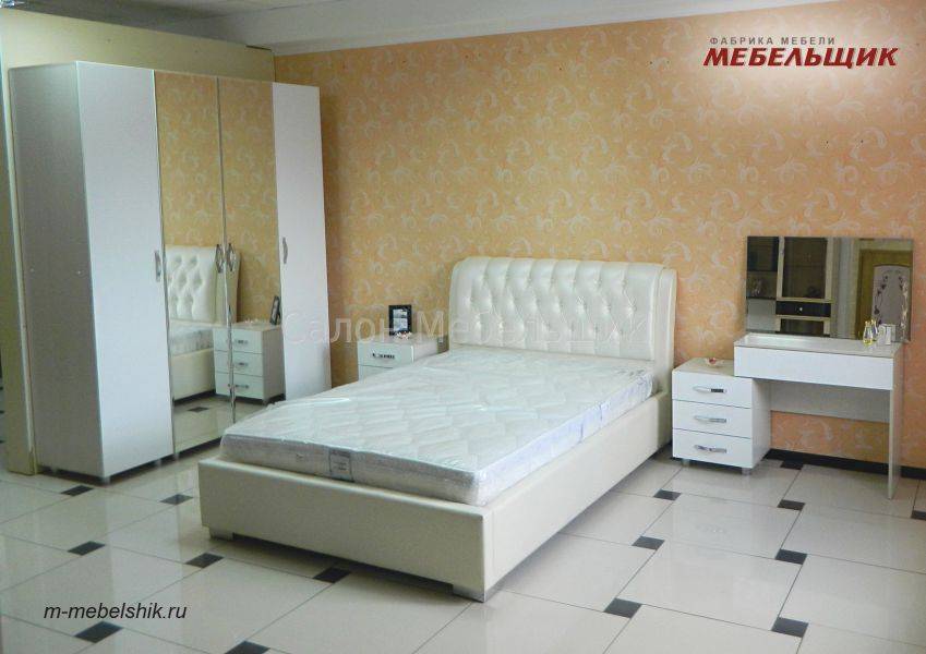 спальный гарнитур с кроватью из кожзама в Костроме