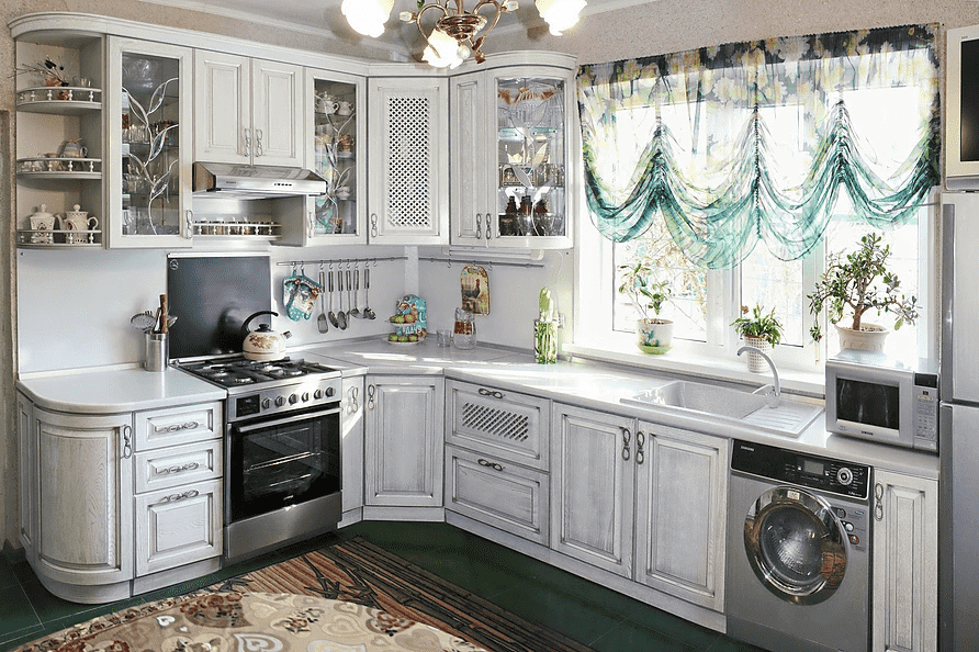 белая с серебром кухня фантазия в Костроме