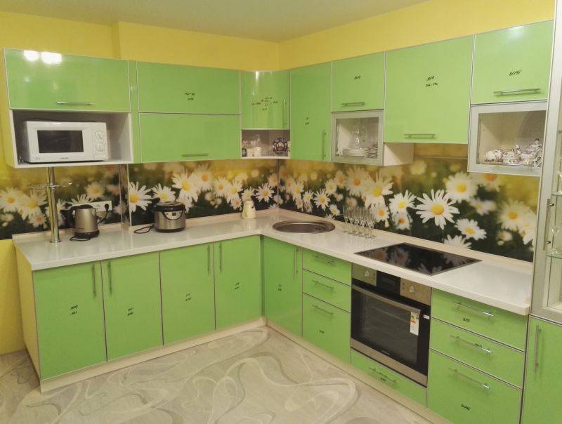 угловая кухня зеленая в Костроме