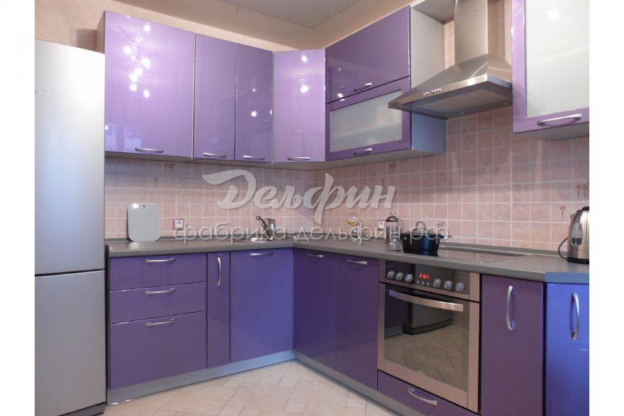 угловая сиреневая кухня в Костроме