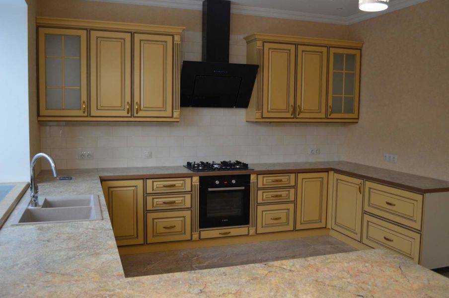 большая угловая кухня в Костроме