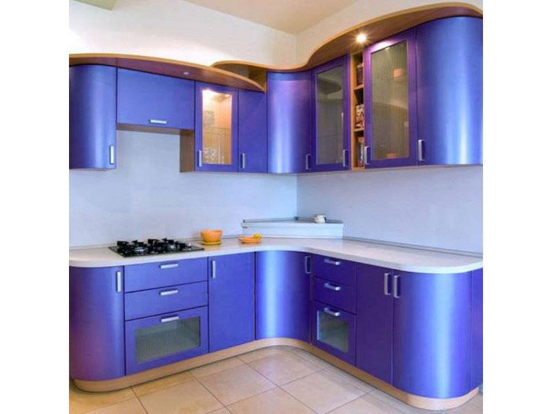 угловая кухня с плавными фасадами в Костроме
