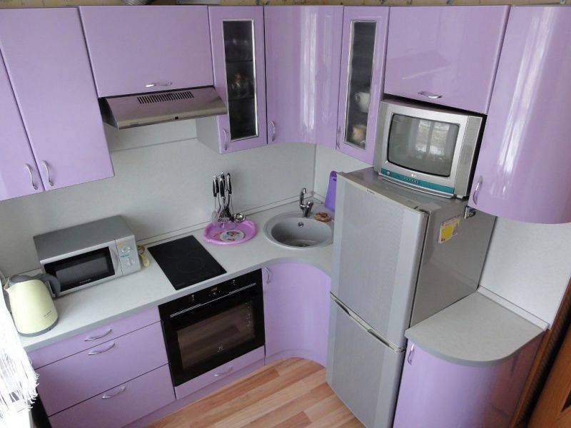 маленькая сиреневая кухня в Костроме