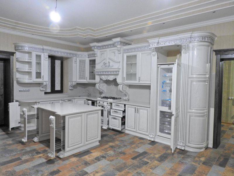 кухня угловая из массива классическая в Костроме