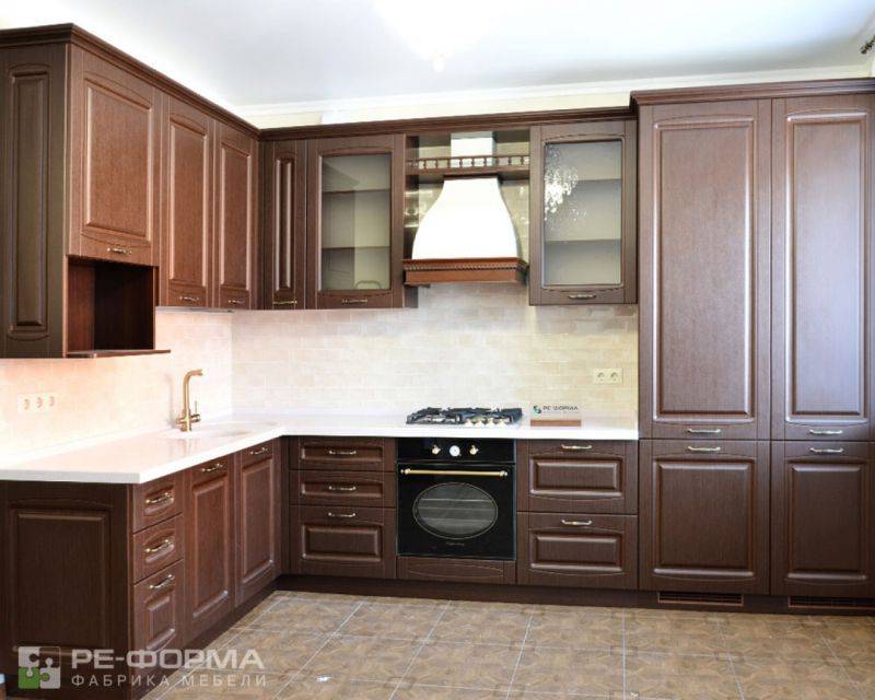 угловая классическая кухня 003 в Костроме