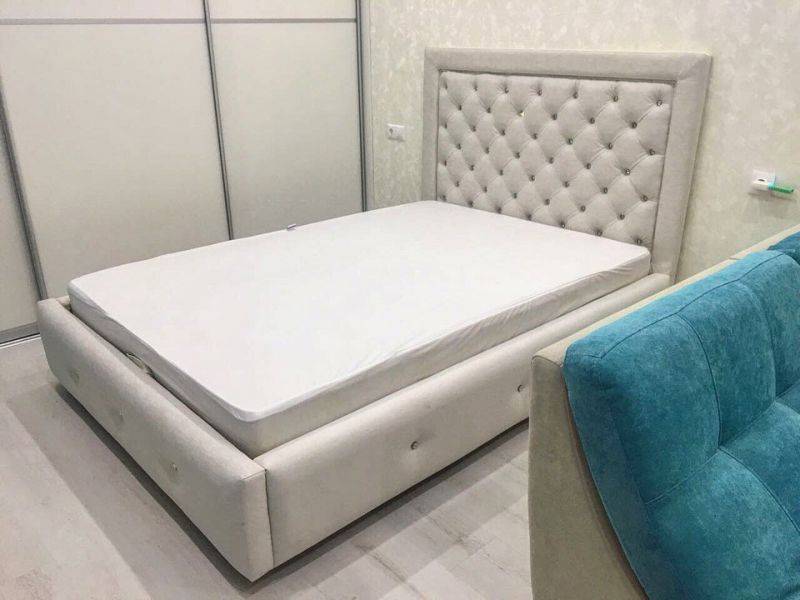 мягкая кровать со стразами в Костроме