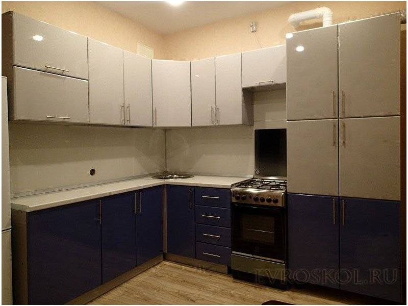 красивая угловая кухня в Костроме