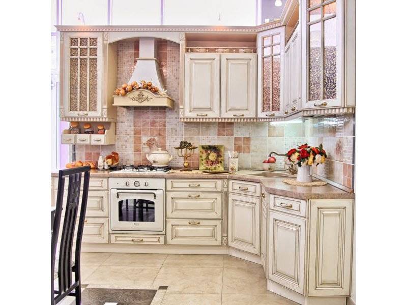 изящная угловая кухня патина в Костроме