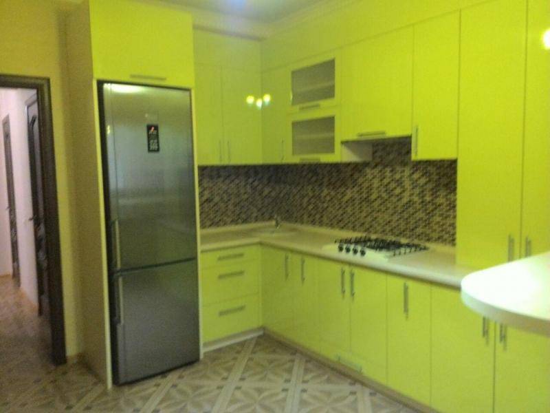 салатовая угловая кухня в Костроме