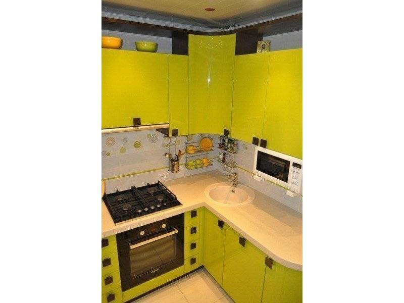 компактная кухня оливкового цвета в Костроме