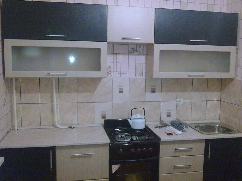 простая прямая кухня в Костроме