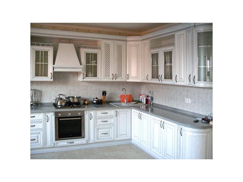 угловая классическая кухня в Костроме