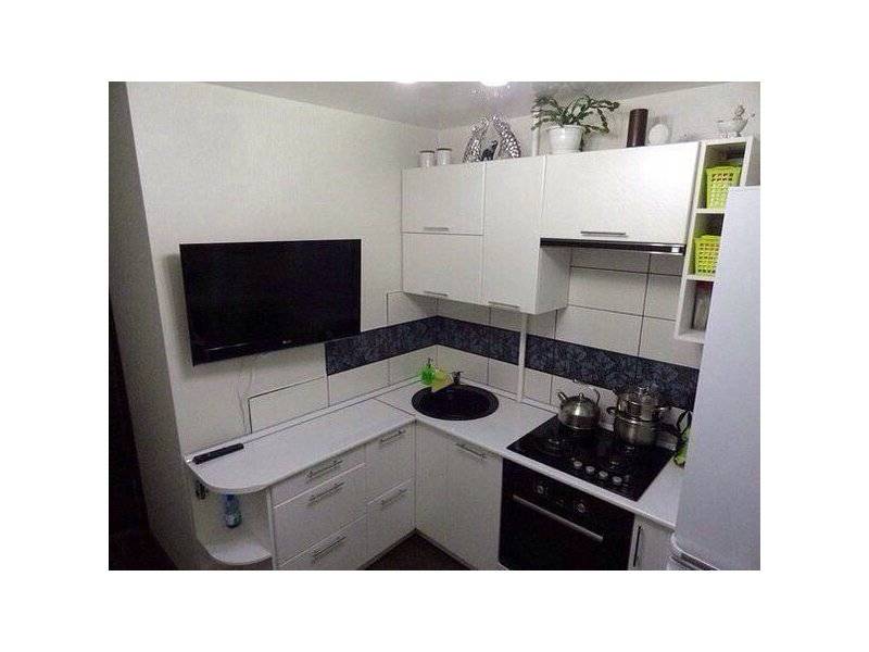 маленькая белая кухня в Костроме